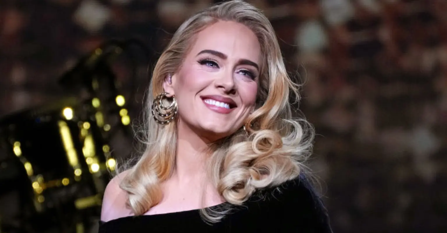 Adele reassures fans after collapsing backstage following Vegas show