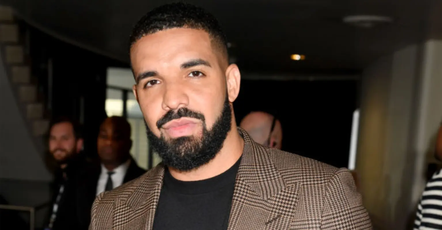 Woman who lost nearly 200lbs shocks Drake after throwing her 'BBW' panties at him