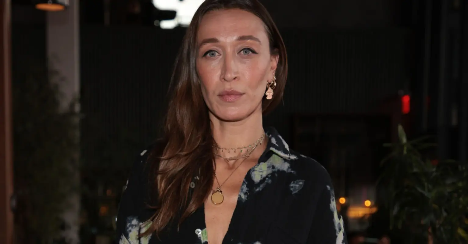 Bella and Gigi Hadid's 38-year-old sister Alana makes her runway debut