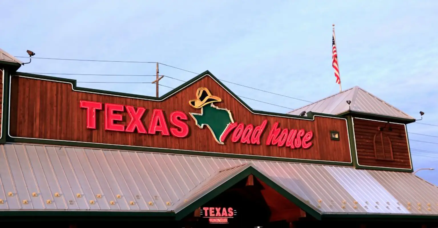 Server reveals how much she earns in tips but it backfires as people vow to tip less in future