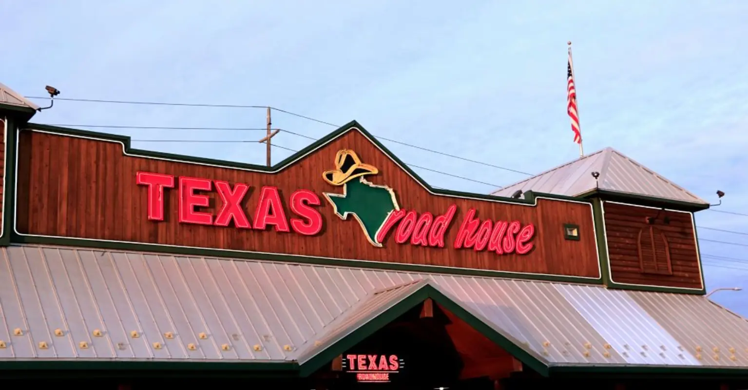 Server reveals how much she earns in tips but it backfires as people vow to tip less in future