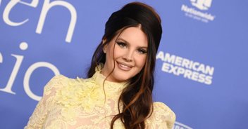 Lana Del Rey explains why she was 'working at Waffle House' after pictures went viral