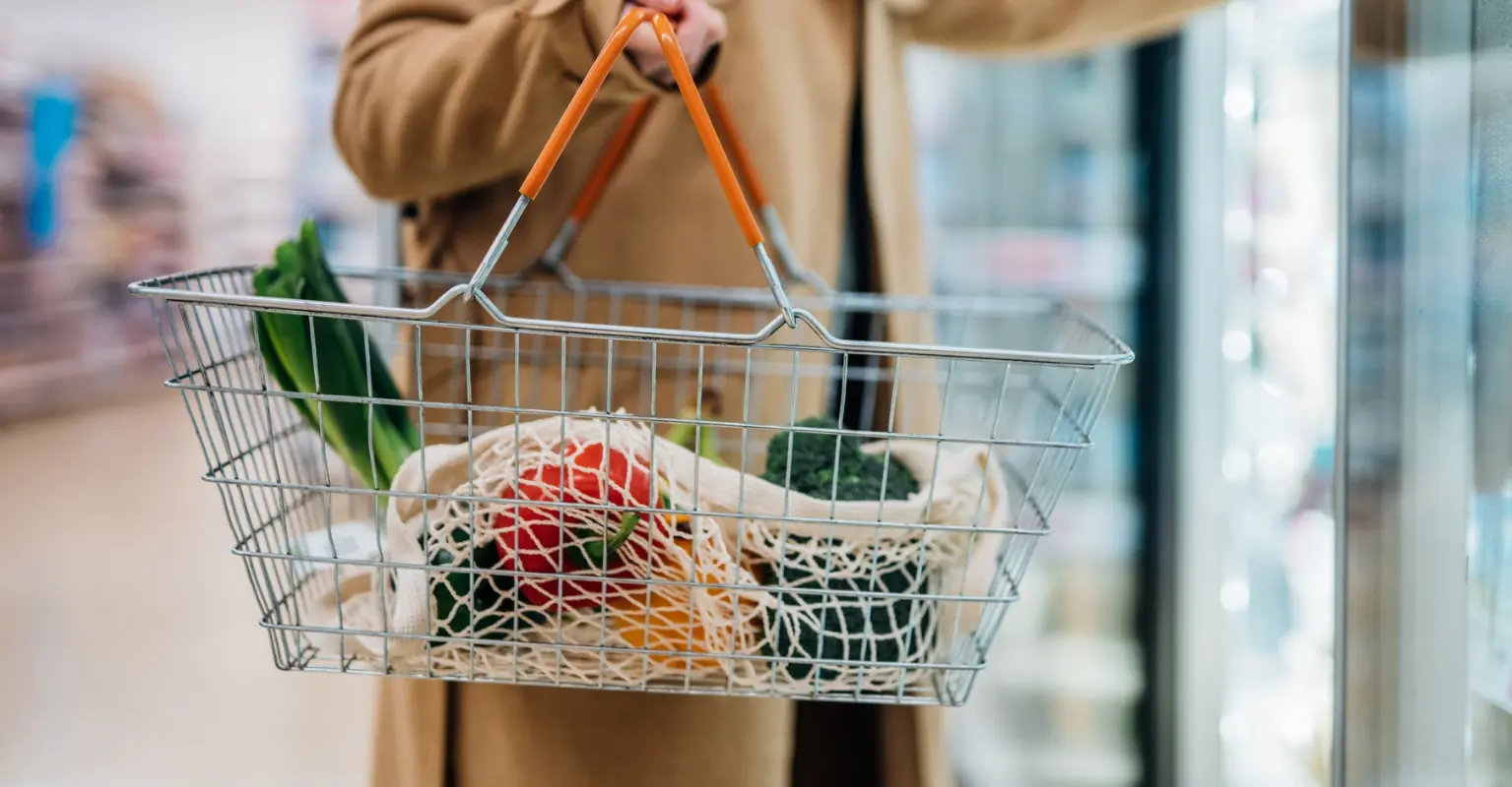 Mom-of-3 left in tears after kind stranger pays for her grocery shopping