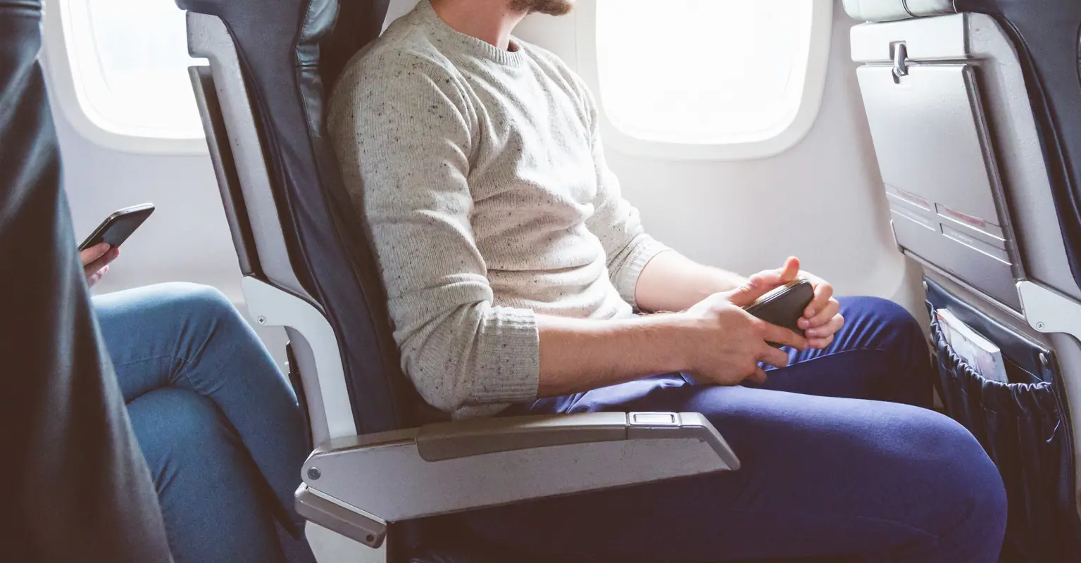 Man praised for refusing to switch seats with elderly couple on plane so they could have more legroom