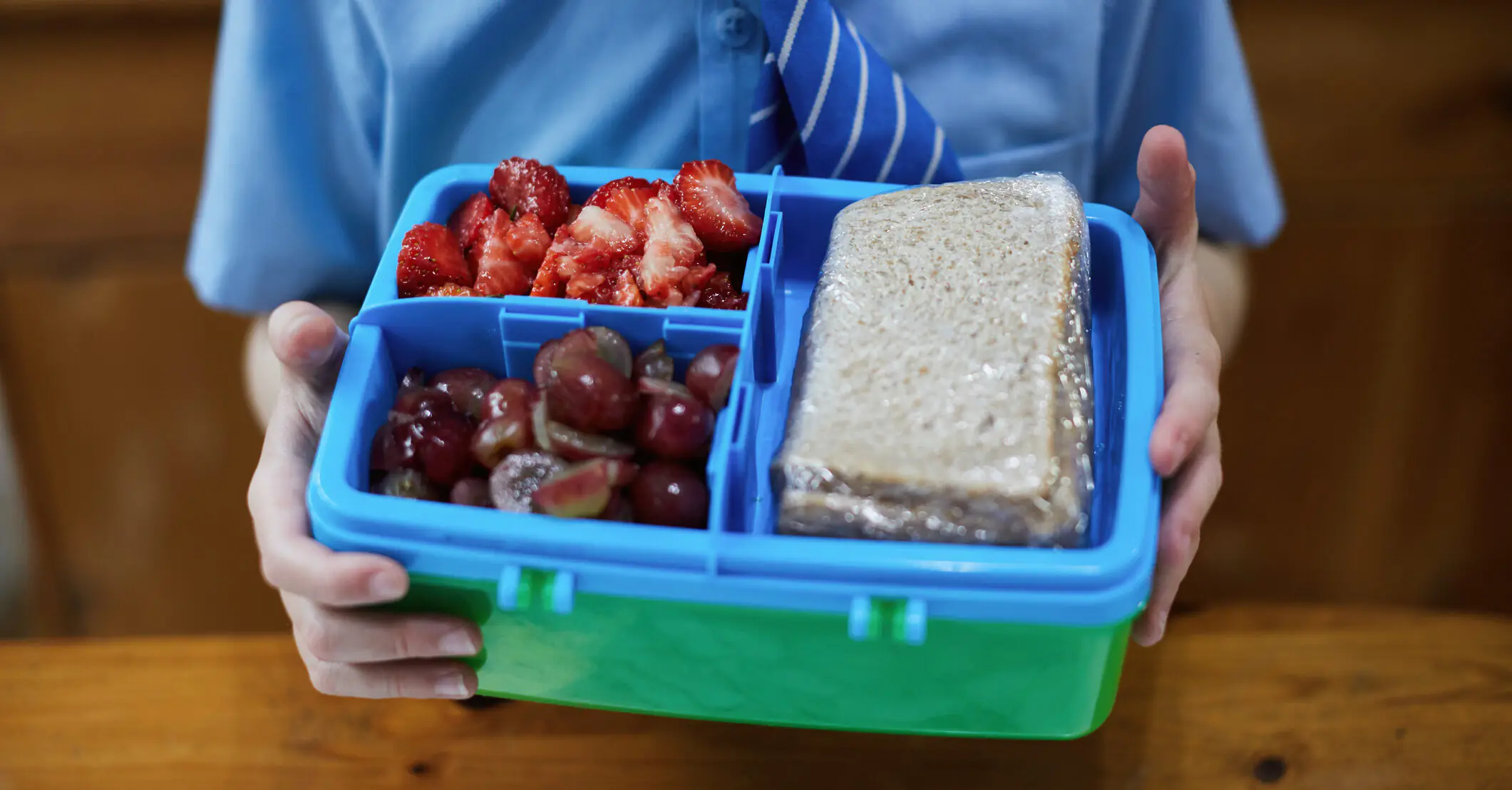 Mom sparks debate after dumping 6-year-old's lunch in the trash after she stole daughter's $50 lunchbox