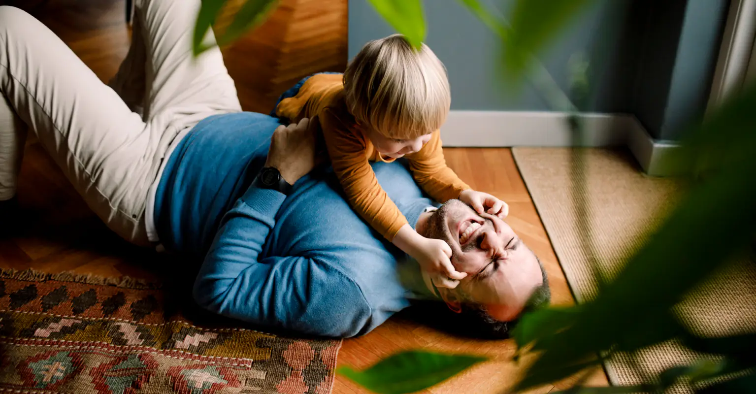 Psychologist warns parents to stop kissing their children on the lips