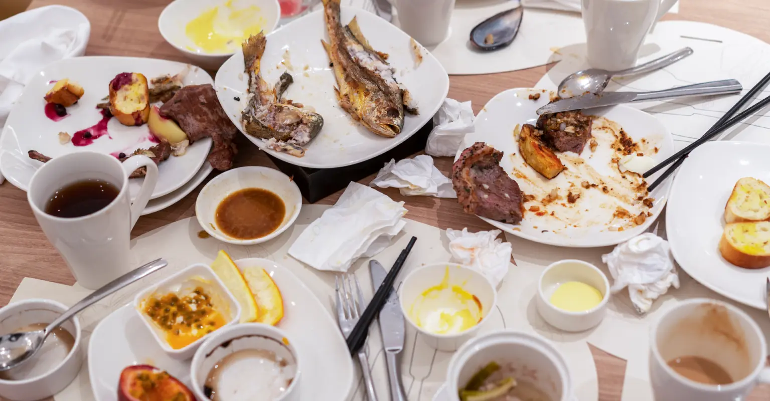 Server sparks debate after sharing how Boomers vs. Gen Z leave tables at her restaurant