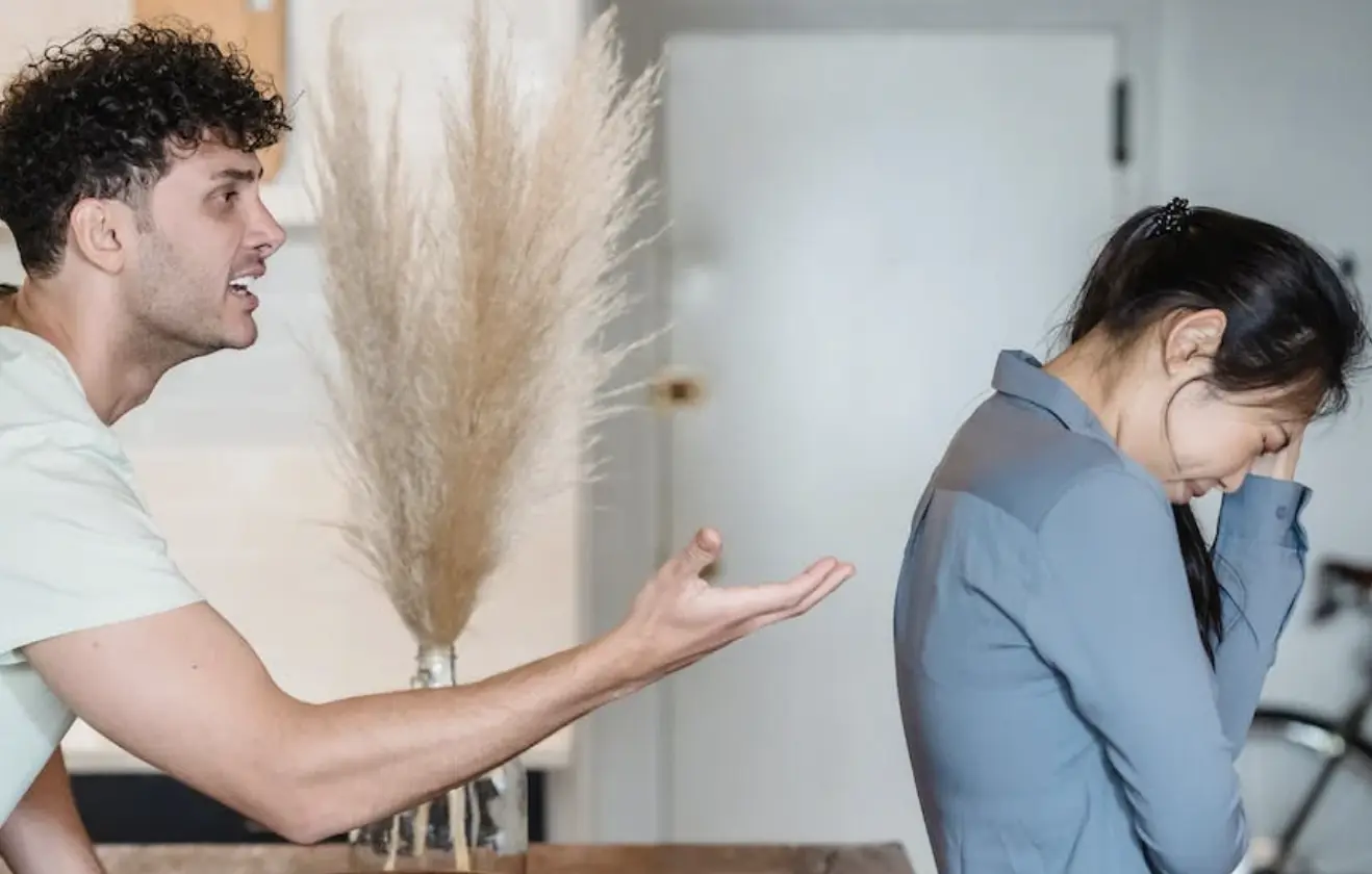 Woman ends marriage after learning husband calls her 'SWMBO' in texts to friends - Article Image 1