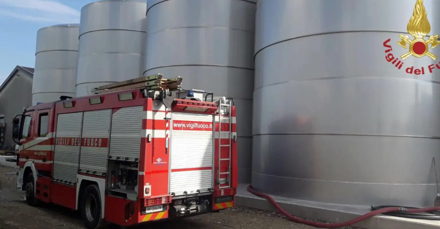 Winemaker reportedly drowns in vat of wine after trying to save younger co-worker