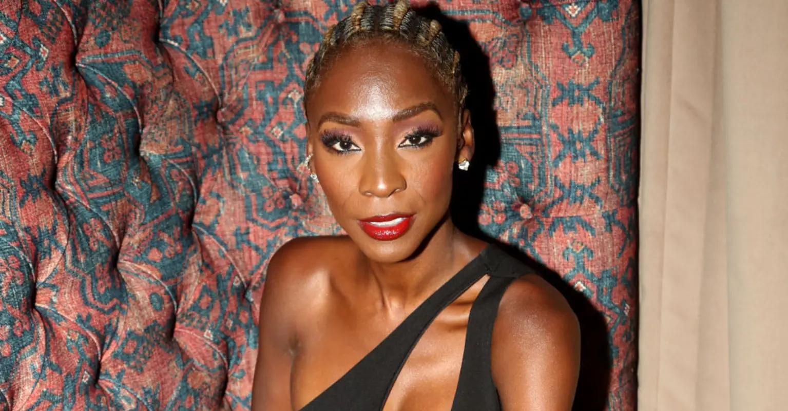 Emma Roberts' transgender 'AHS' co-star accuses actress of misgendering her