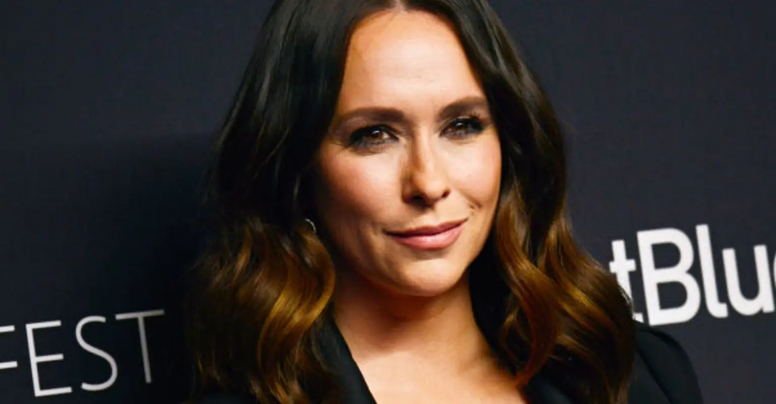 Jennifer Love Hewitt hits back after fans flood comment section saying she looks different