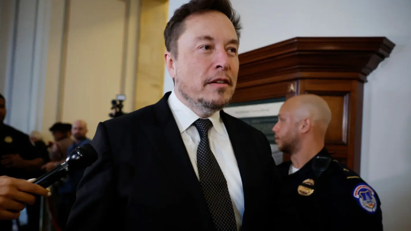 Elon Musk was slammed as 'disgusting' after he shared private photo of Amber Heard