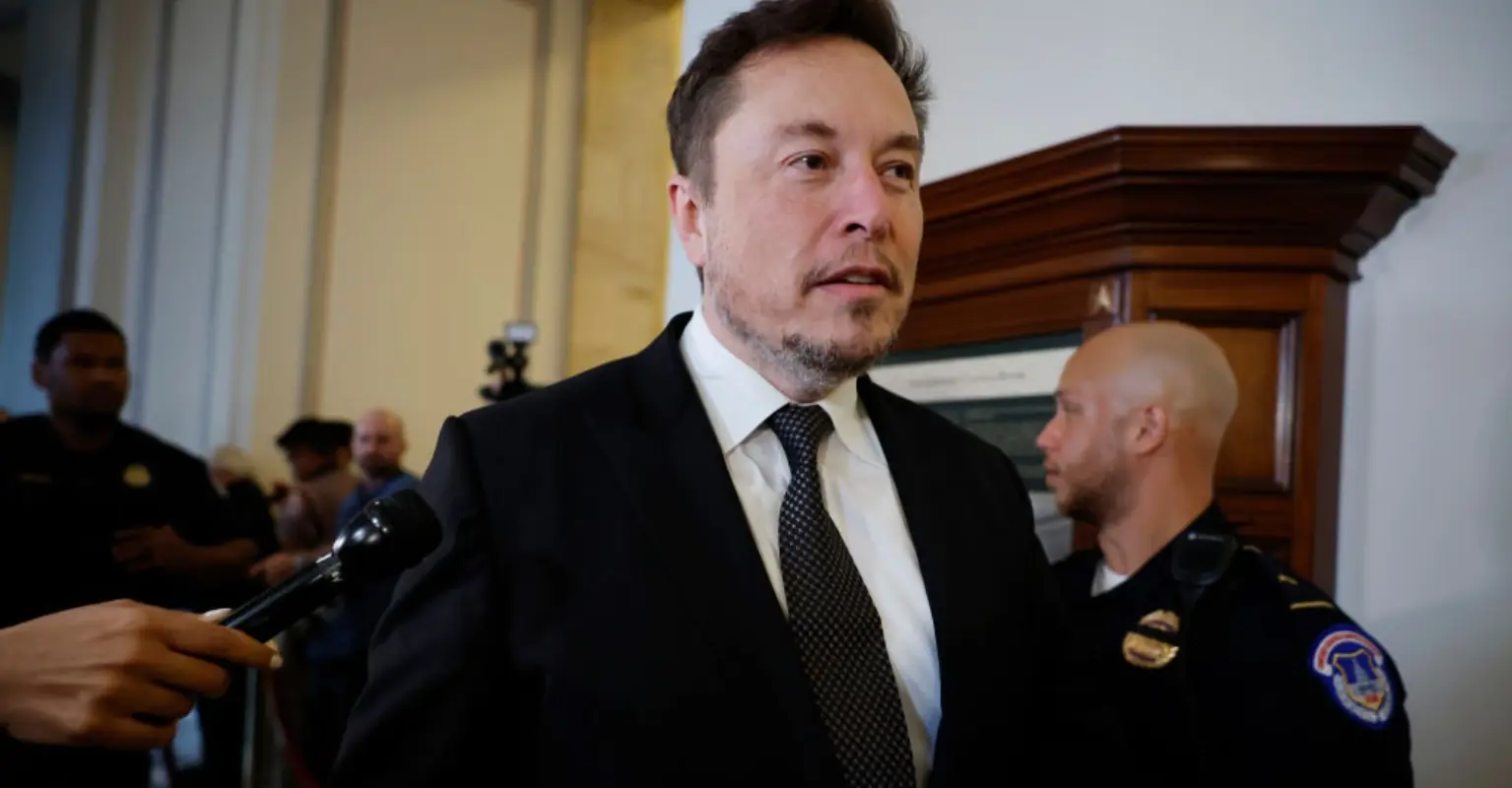Elon Musk was slammed as 'disgusting' after he shared private photo of Amber Heard