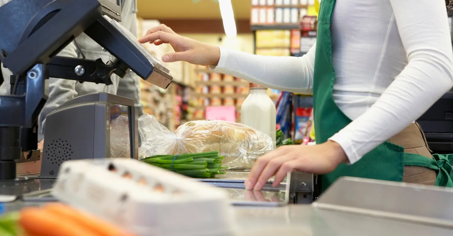 TikToker bursts into tears after strangers reject her offer to buy their groceries