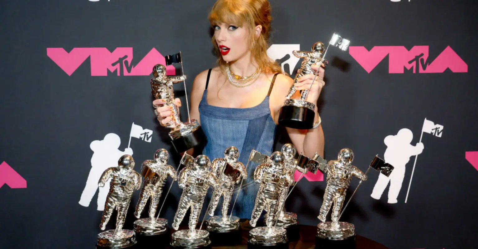 Taylor Swift makes history with 9 wins at the VMAs