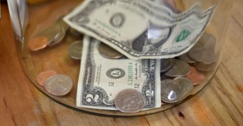 Restaurant's 18% service charge for party of 1 shocks social media