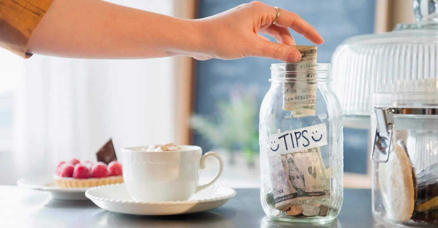 Server sparks debate after saying people who can't tip 'don't deserve to eat out'