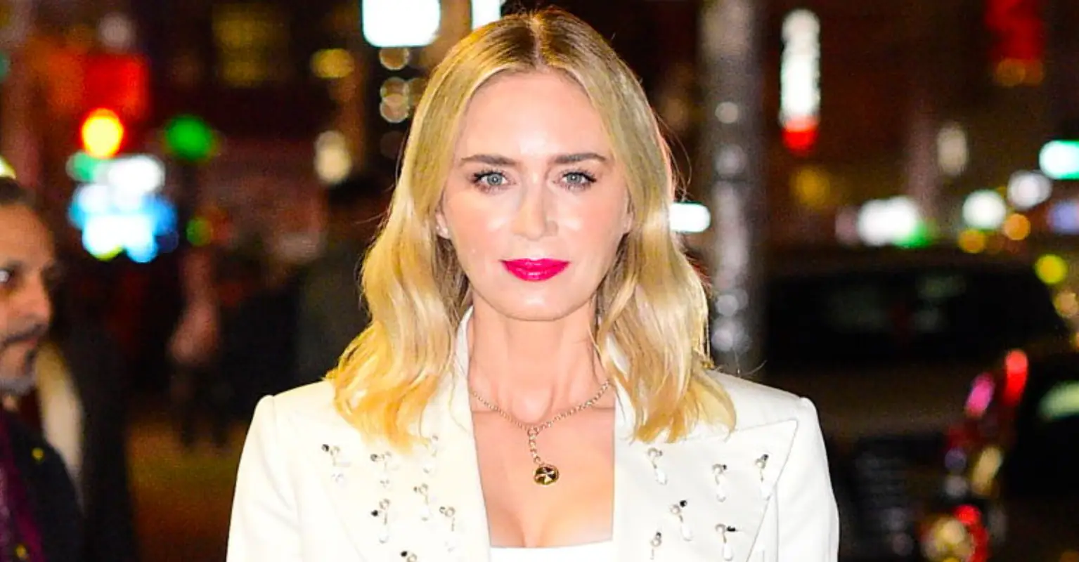 Emily Blunt responds to backlash after calling a waitress 'enormous' in resurfaced interview