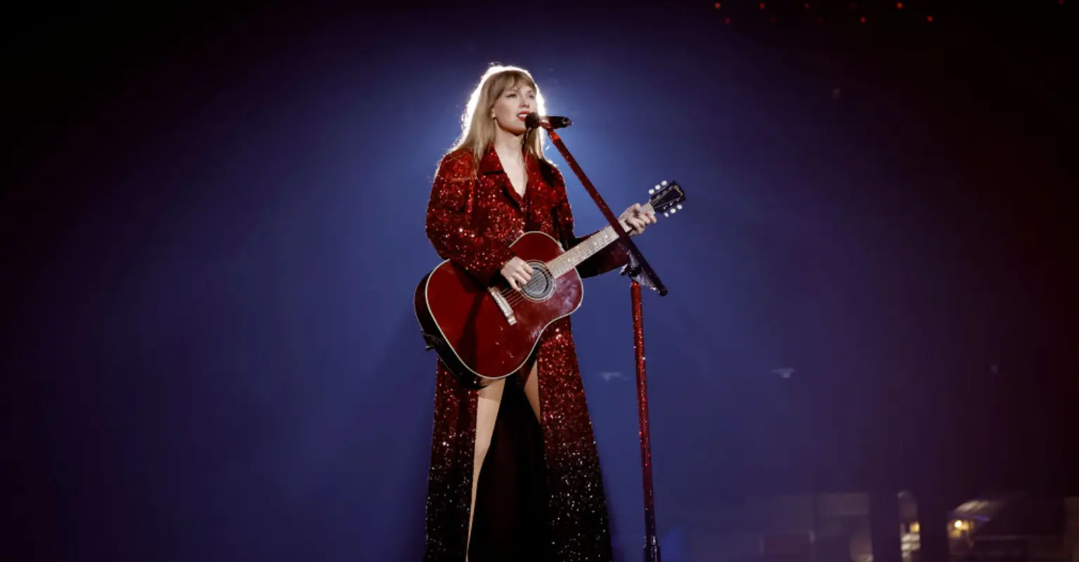 Fans are going wild after getting a first look at Taylor Swift’s 1989 album