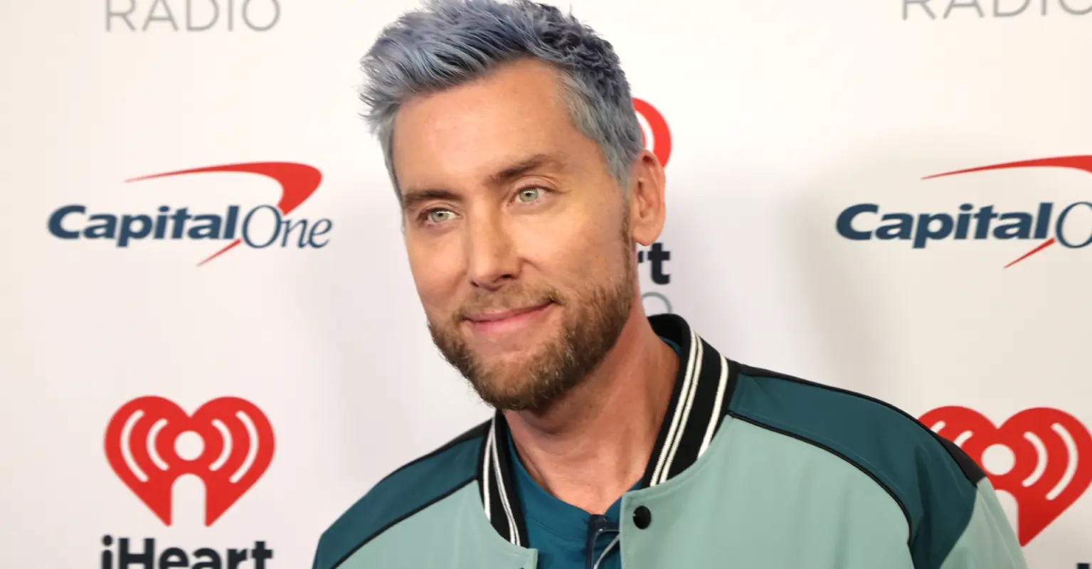 NSYNC's Lance Bass trolls the NFL with 'not Taylor Swift' sign during game