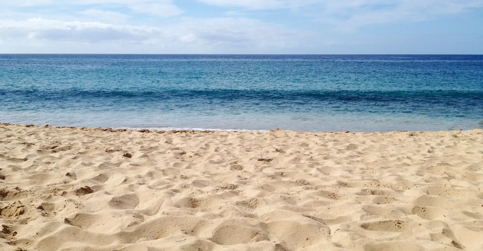 Mom flips out over teen girl wearing a bikini on the beach in front of her 4-year-old son