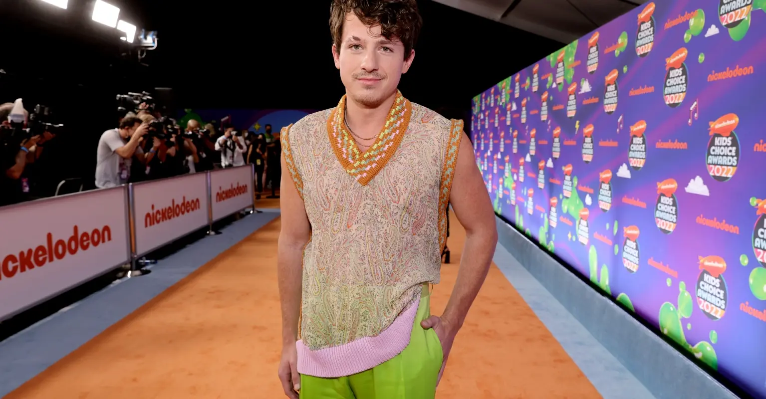 Charlie Puth sings 'Friends' theme song with crowd in emotional tribute to Matthew Perry