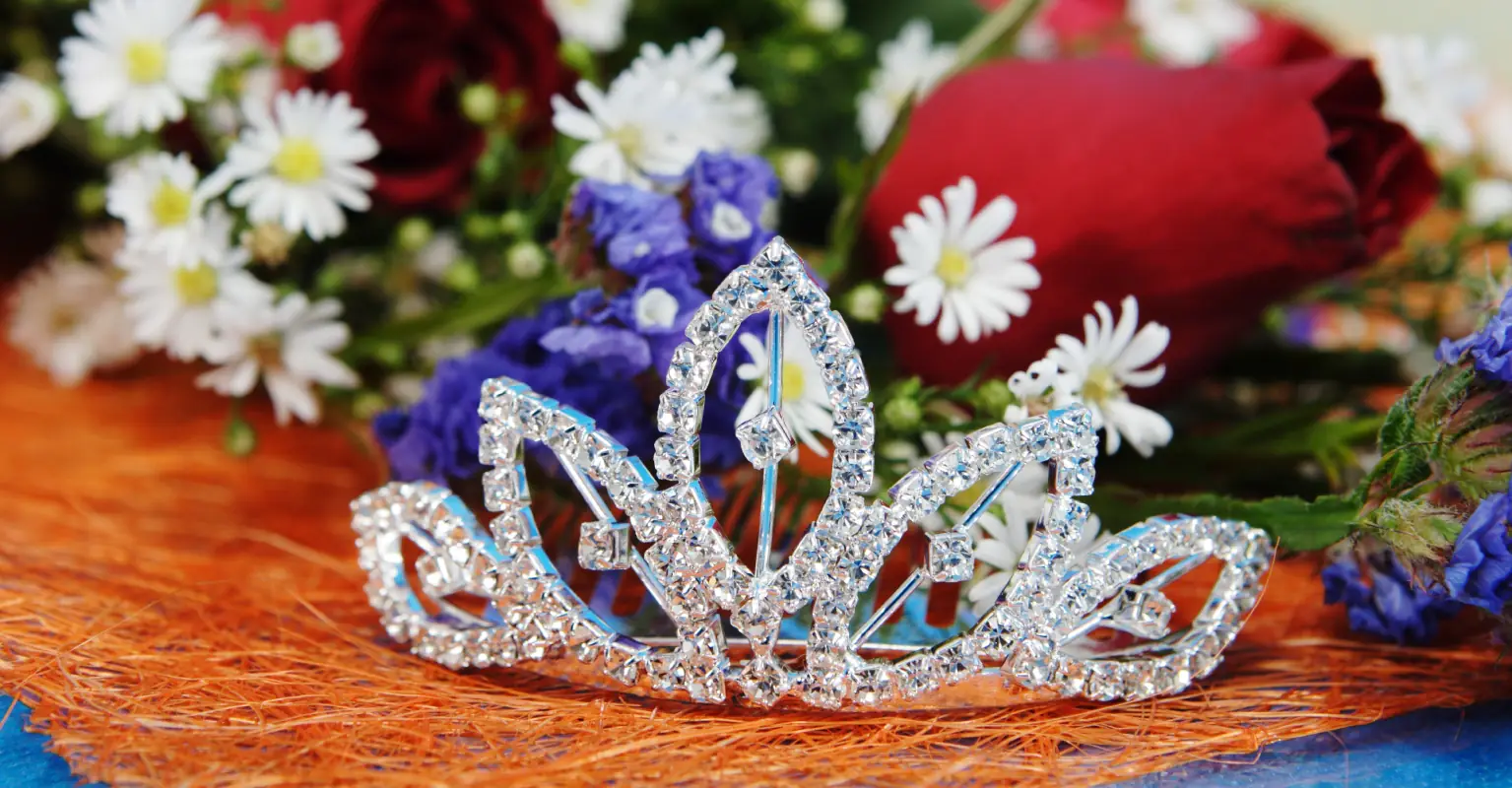 Woman wins world's first make-up free beauty pageant