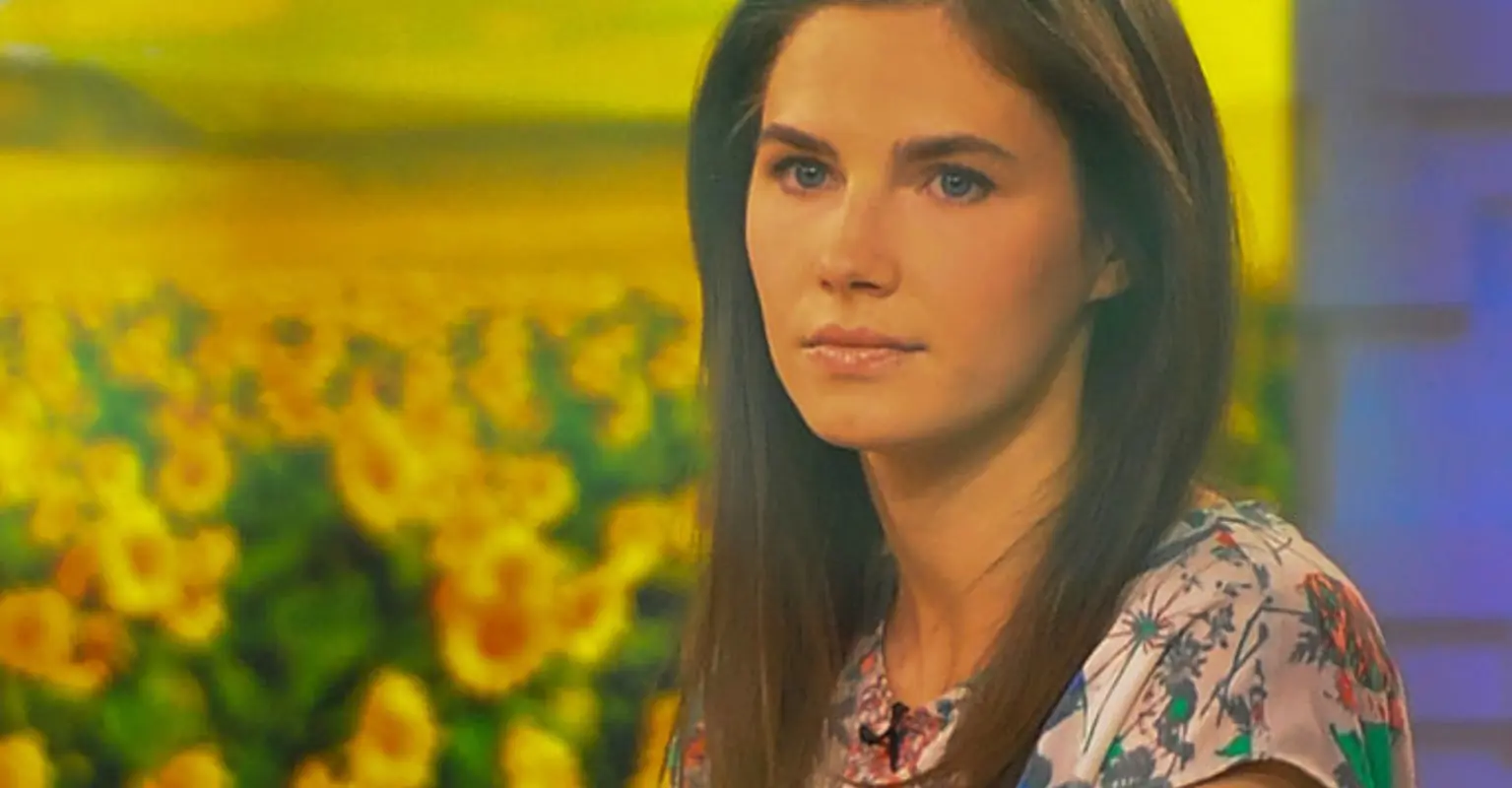 Amanda Knox disturbs social media with 'unhinged' bedroom habit