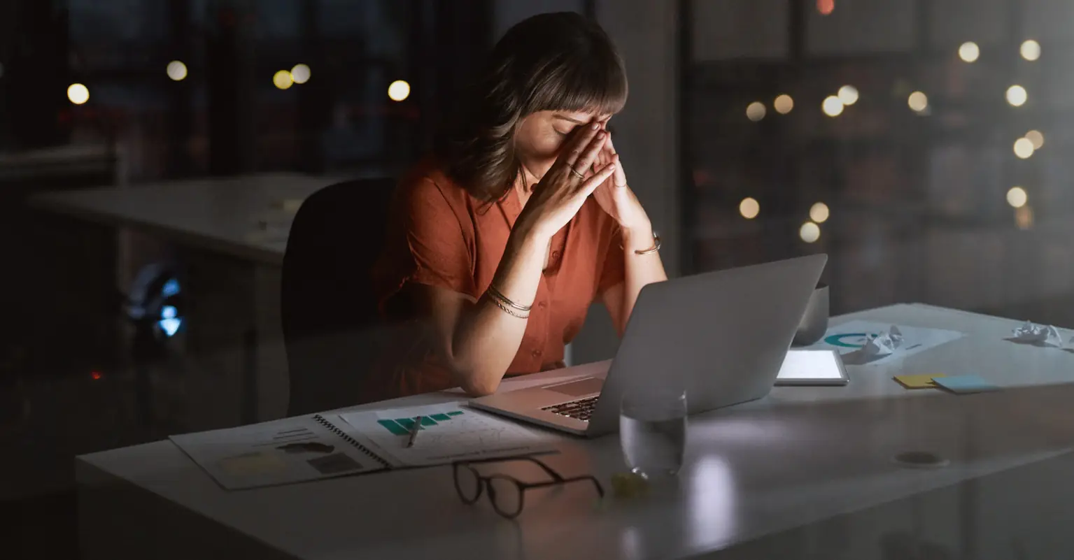 Woman breaks down in tears after getting her first 9 to 5 job: 'I'm so stressed out'