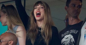 NFL fans seen booing Taylor Swift commercial in MetLife Stadium