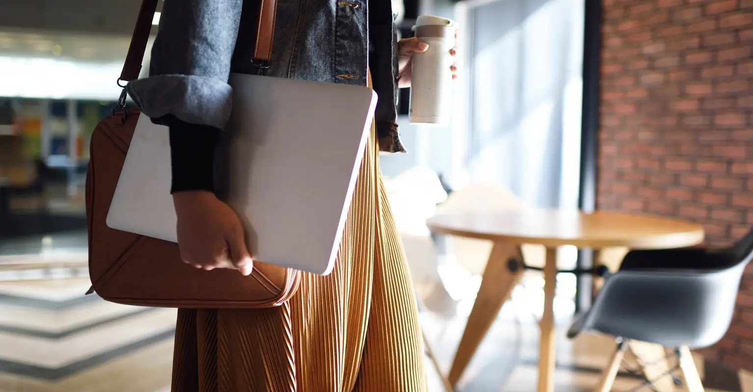 Millionaire is called out for mocking woman left in tears after first 9 to 5 job