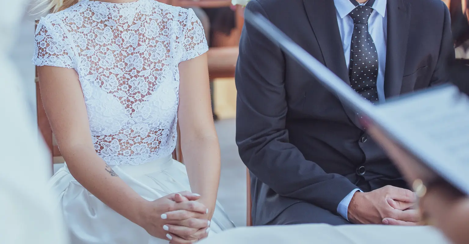 Groom savagely exposes cheating bride in front of their family and friends