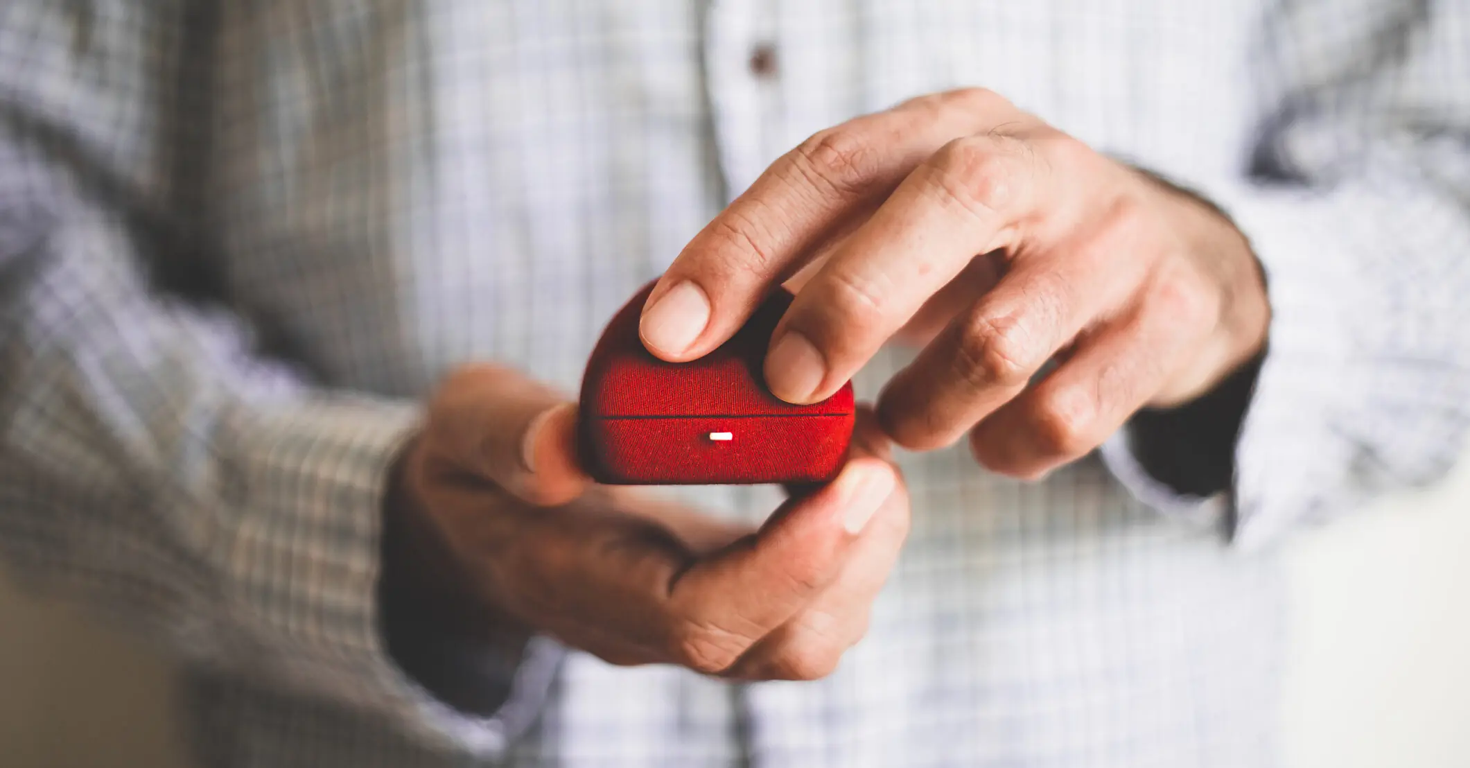 Woman shares 'creepy' messages she's received from men after listing her engagement ring to sell