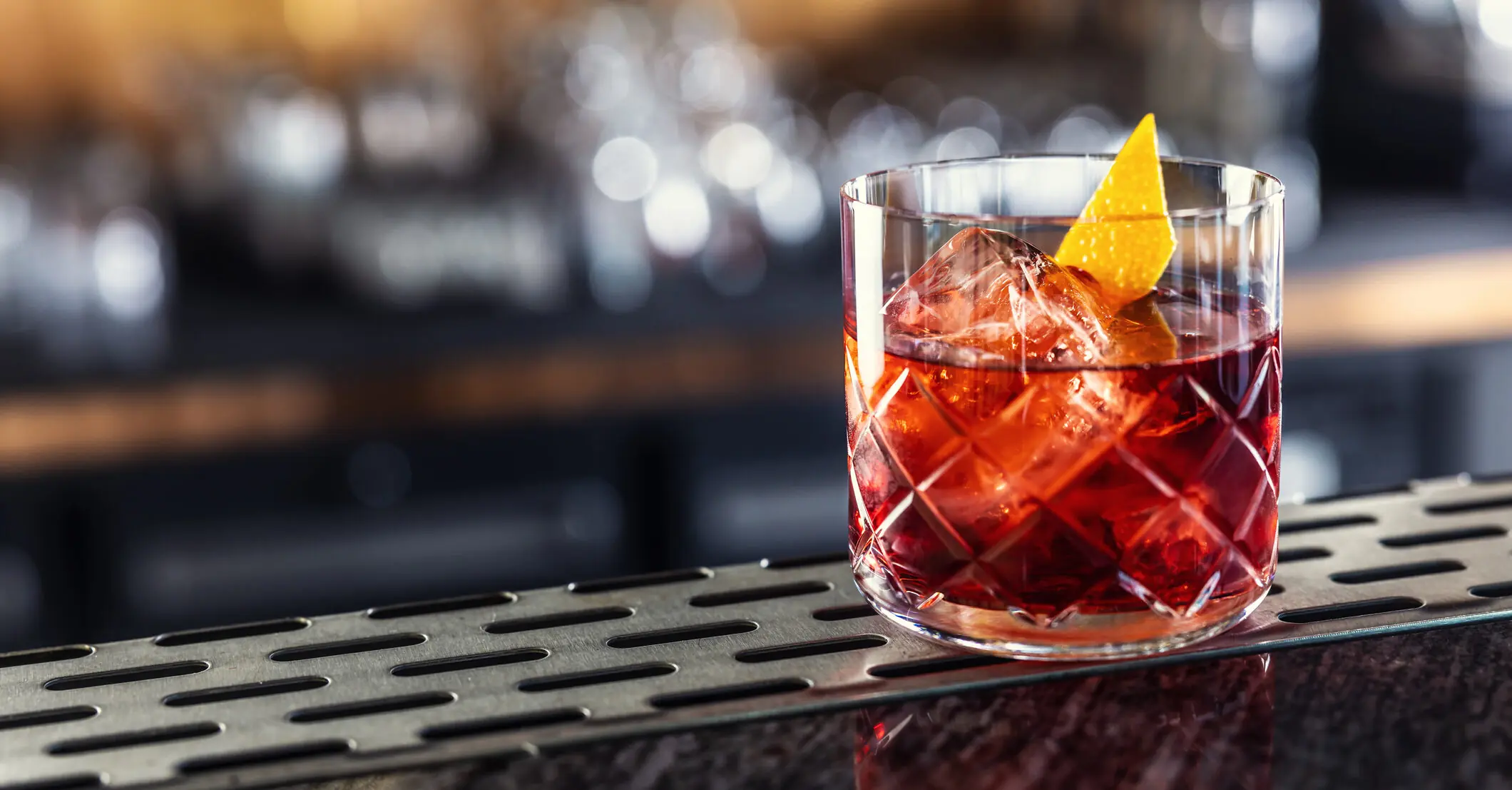 Bartender divides opinion over response to customer who asked for 'no ice' to get more alcohol in drink