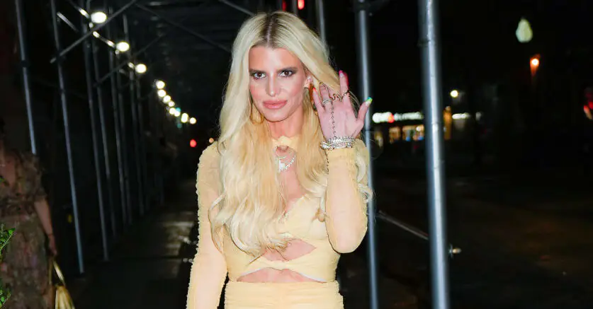 Jessica Simpson reflects on six years of sobriety with unrecognizable throwback photo