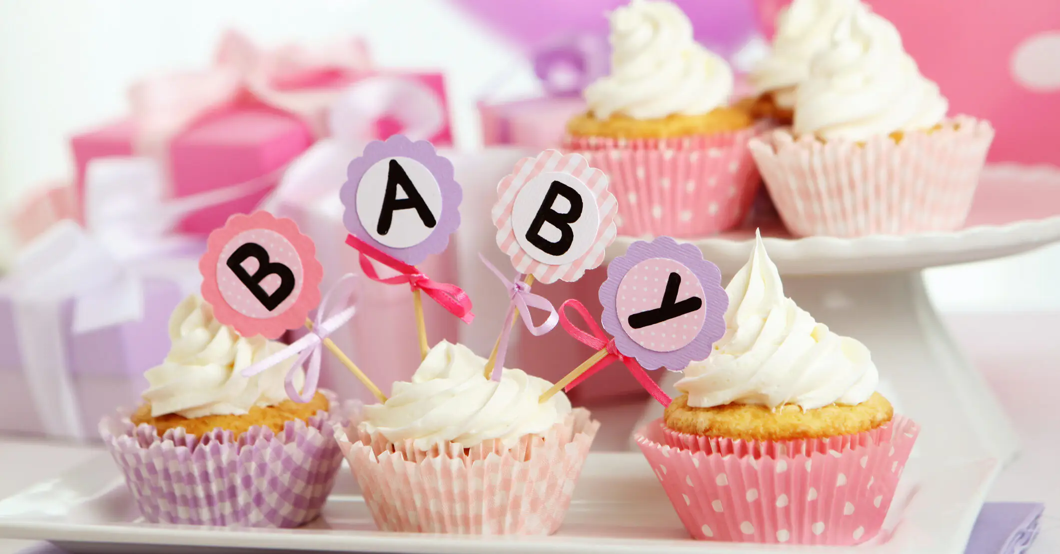 Mom sparks debate after asking friends to help her deep clean her house instead of a baby shower