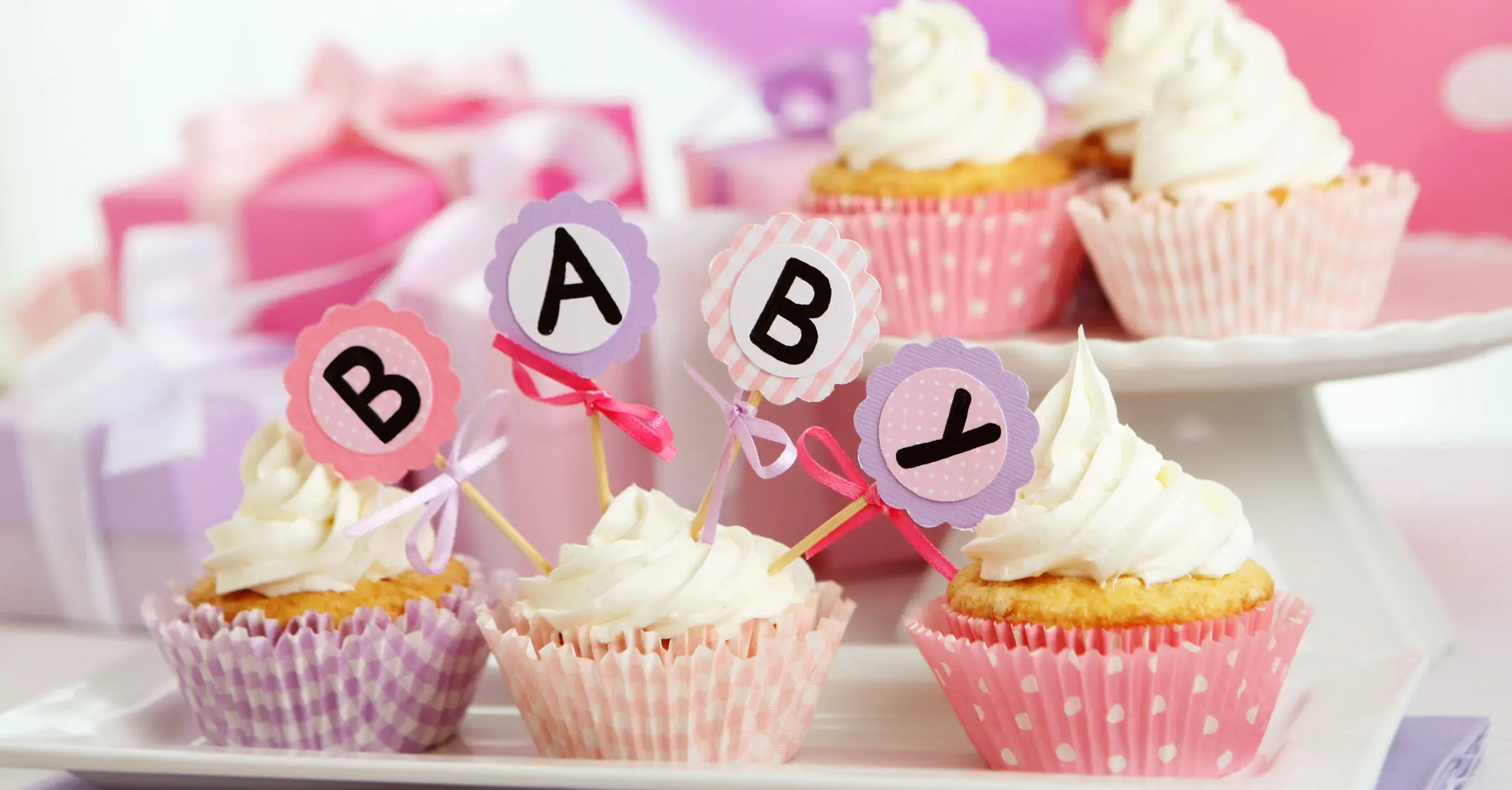 Mom sparks debate after asking friends to help her deep clean her house instead of a baby shower