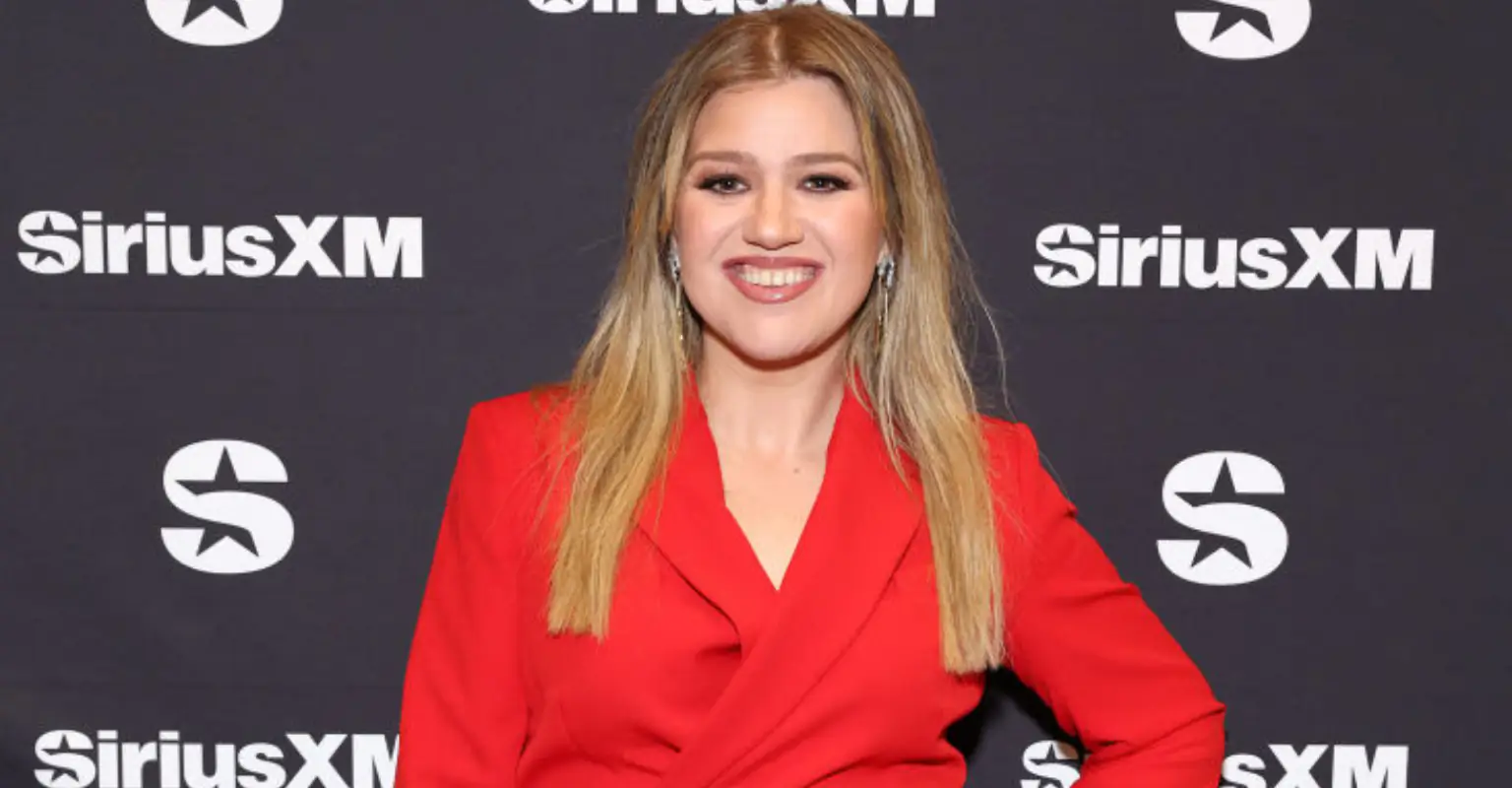 Kelly Clarkson's ex-husband ordered to return millions to singer after overcharging as her manager