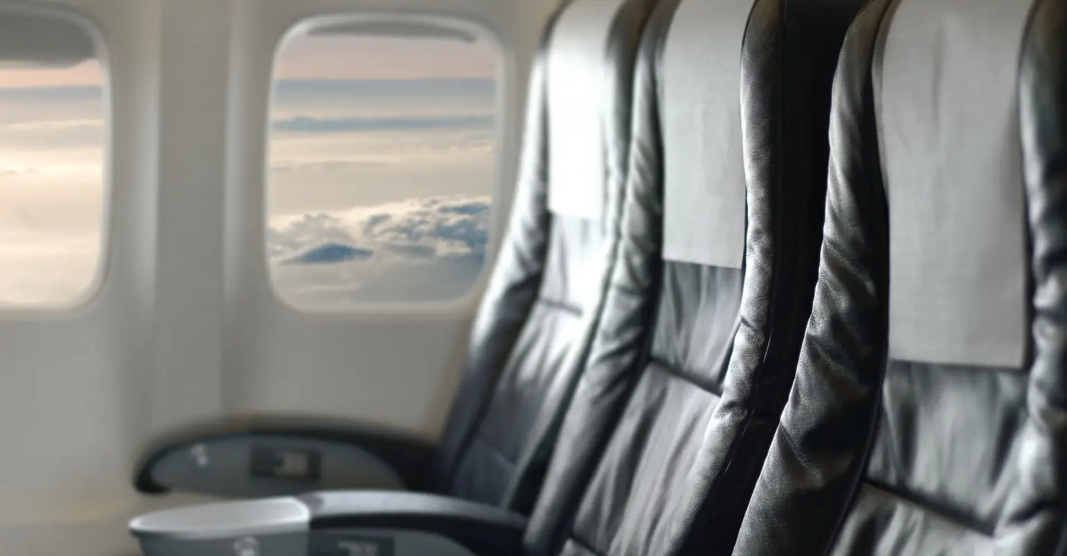 People praise traveler for making little girl cry after asking her to move from paid seat