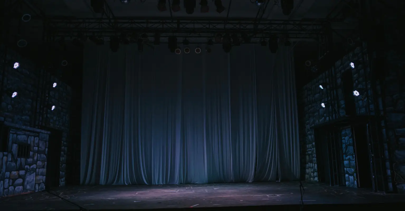 'Romeo and Juliet' actors plunge from balcony in front of horrified audience