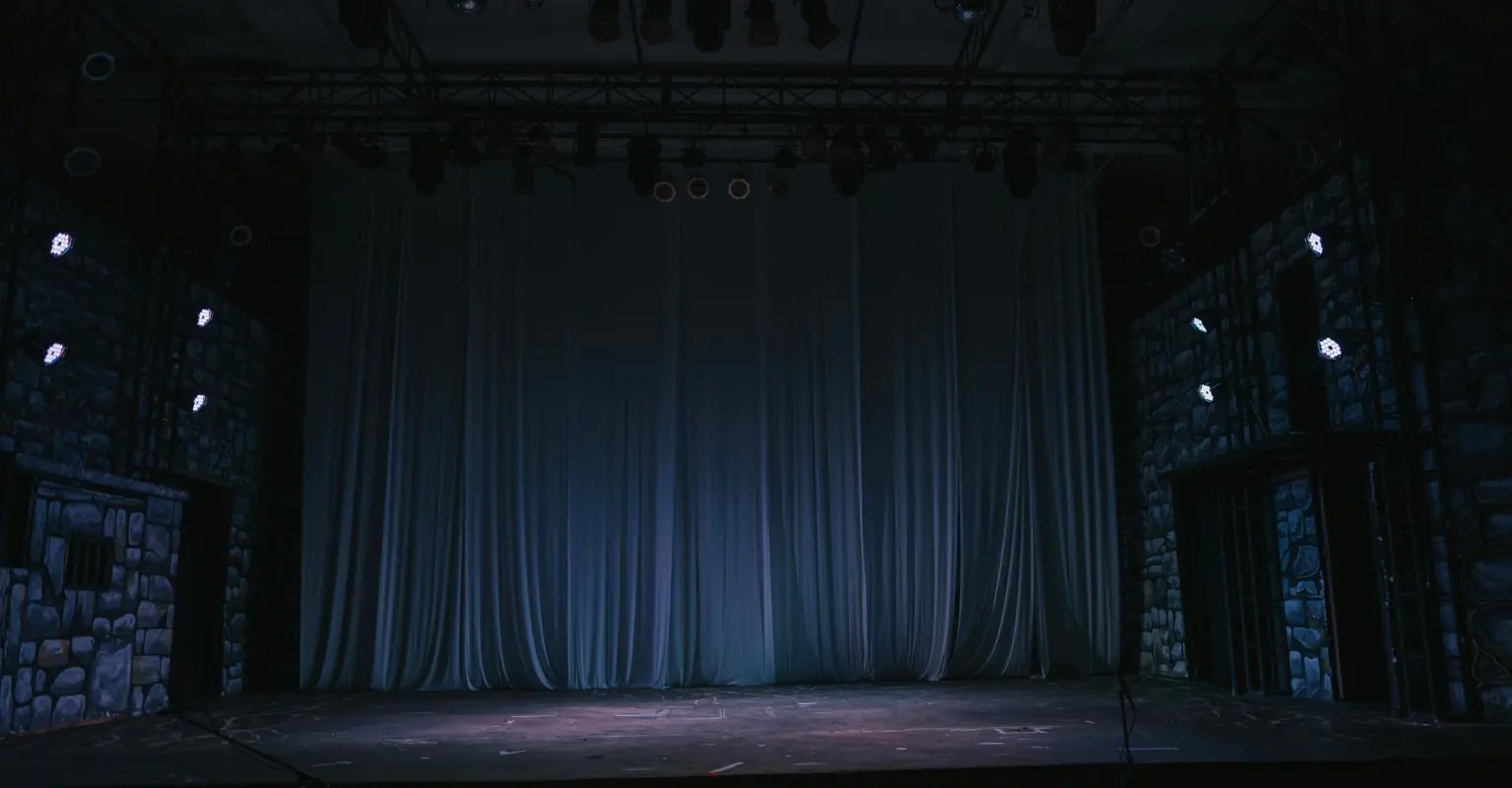 'Romeo and Juliet' actors plunge from balcony in front of horrified audience