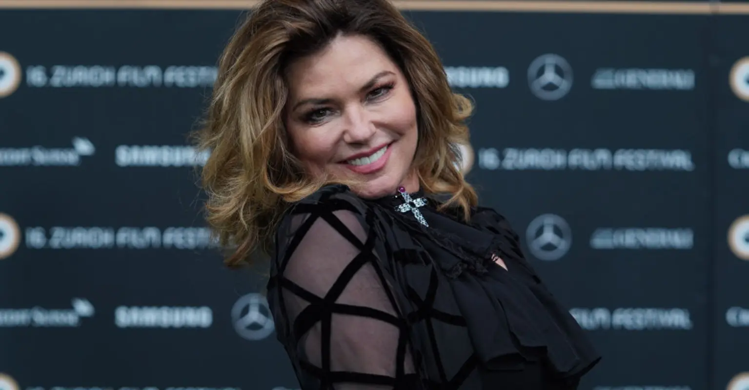 Shania Twain's tour bus crashes, 13 hospitalized