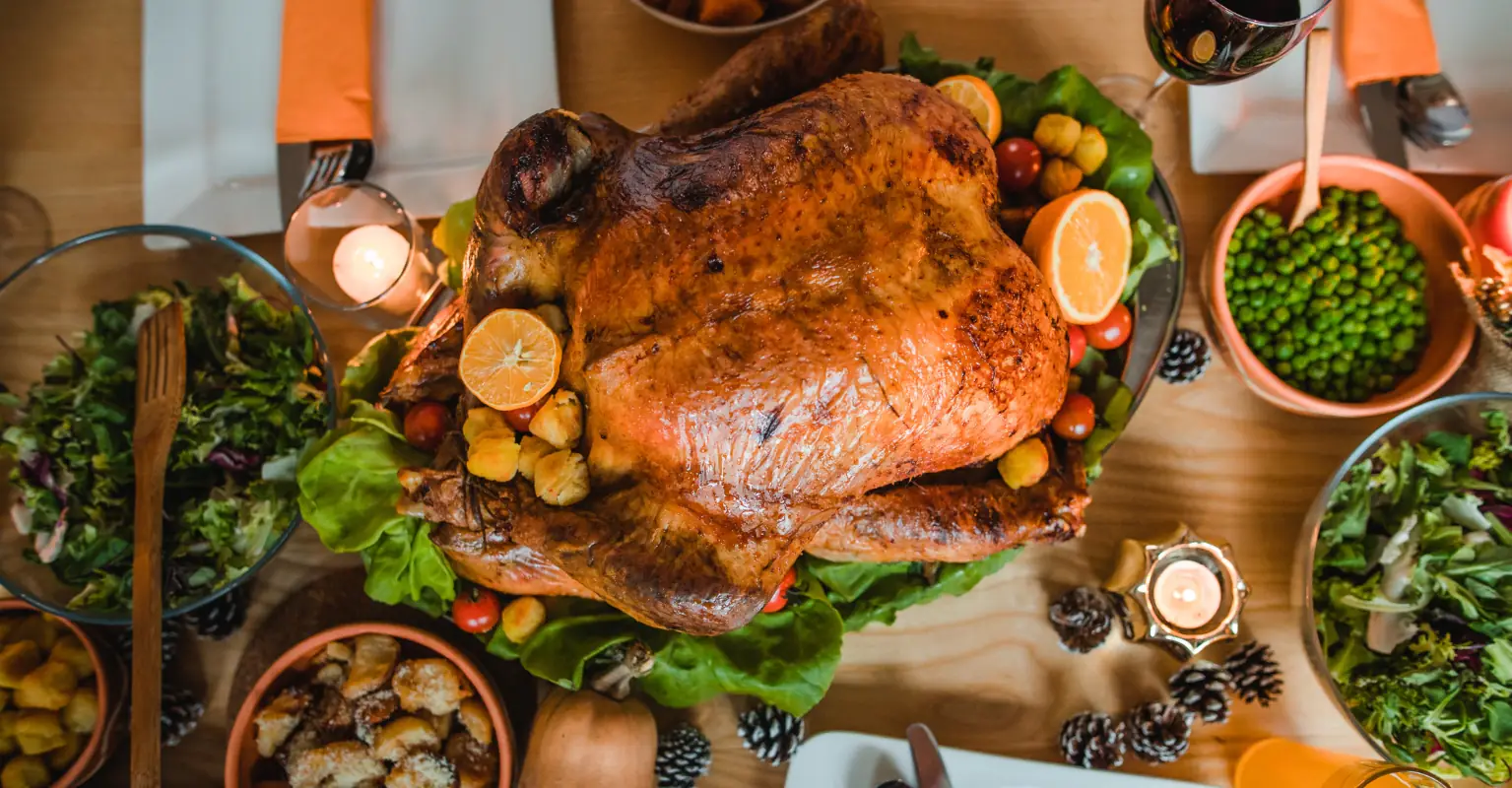 Grandma and stranger who she accidentally invited to Thanksgiving dinner meet for eighth year