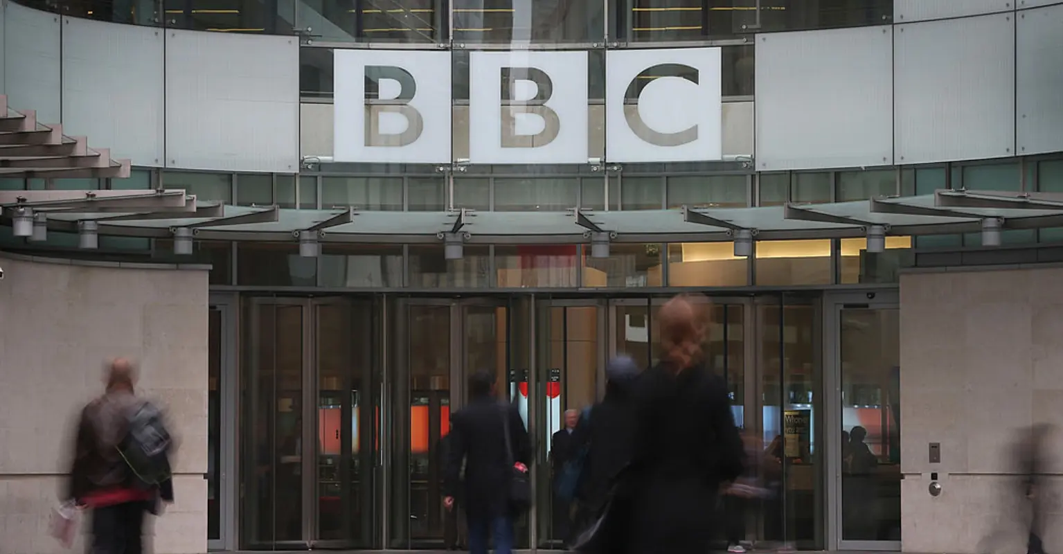 News presenter explains why she unexpectedly gave the middle finger after being caught live on air