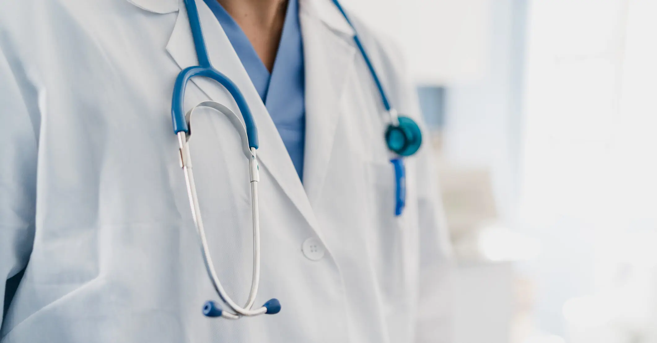 Grandmother who had heart attack on plane was saved by 15 cardiologists on board