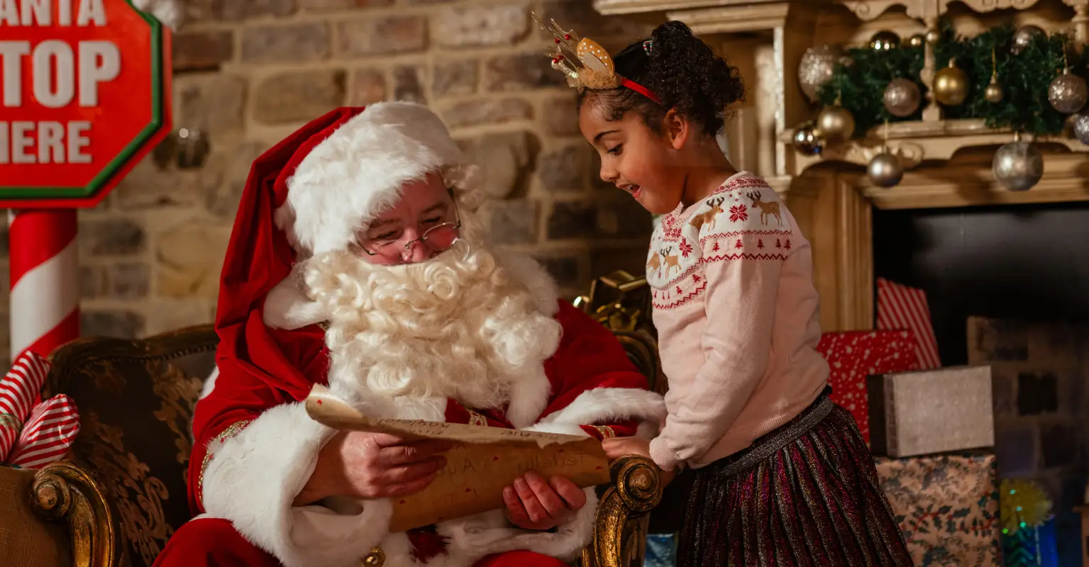 Santa praised for response to little girl who said she didn't want to sit on his lap