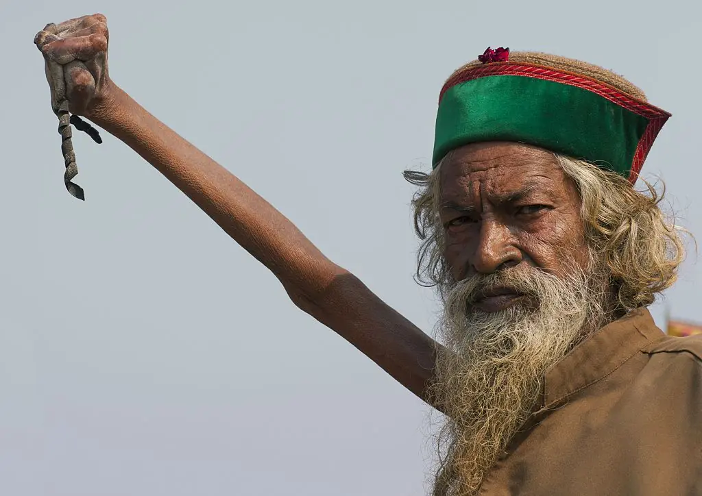 Incredible reason this man has kept his arm raised in the air for 50 years - Article Image 1