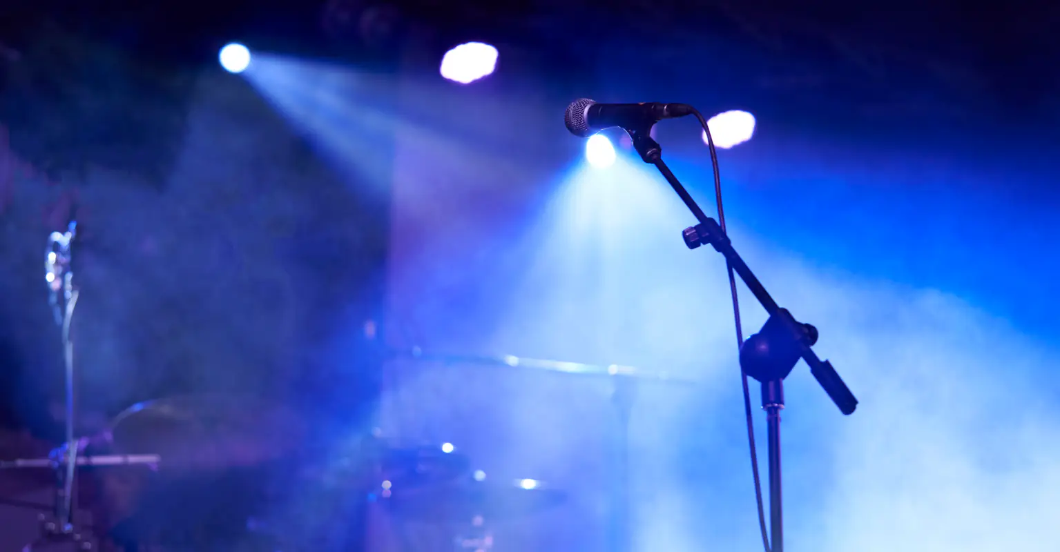 Gospel singer, 30, tragically collapses and dies while performing on stage