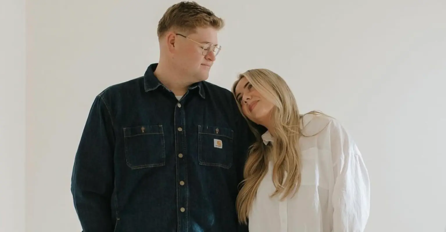 Pregnant woman killed in tragic crash while traveling to surprise family with baby news