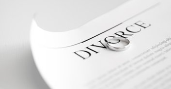Heartbreaking story of woman who lost her memory and cries everytime she's told her husband divorced her